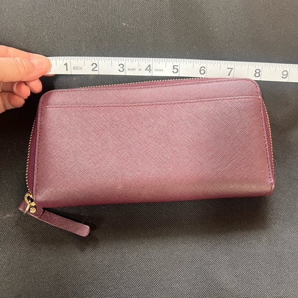 Kate Spade Elegant NY Neda Laurel Way Deep Plum Zip Wallet - Picture 2 of 5